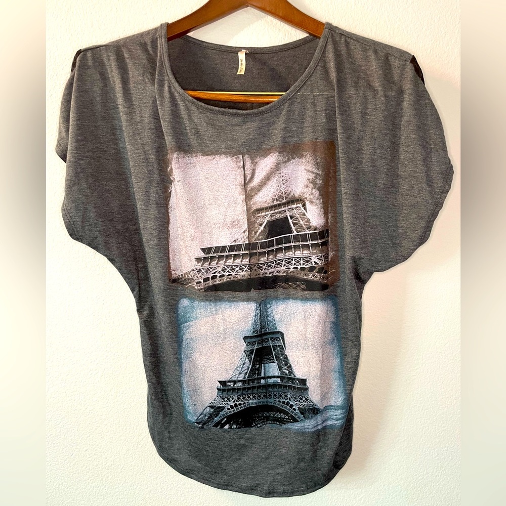 Aran’s Den, dark gray t shirt, lace, france